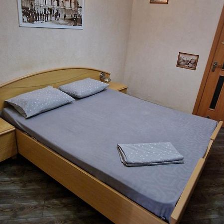 Марка Вовчка 40 Leópolis Exterior foto